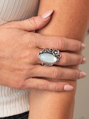 Paparazzi Jewelry Accessories - Any DAISY Now - White Ring - Vintage
